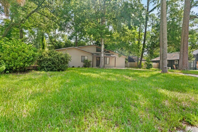 Foto del edificio - Remodeled 3 Bedroom 1 Bath in Springtree S...