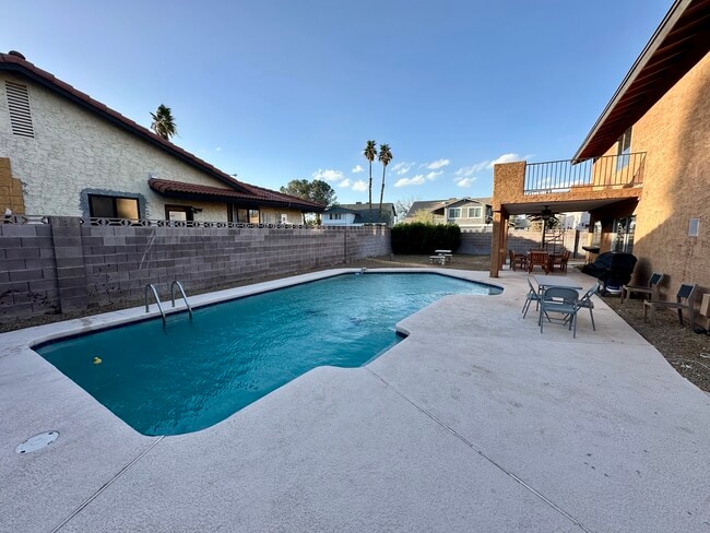 Building Photo - 4329 Murillo St