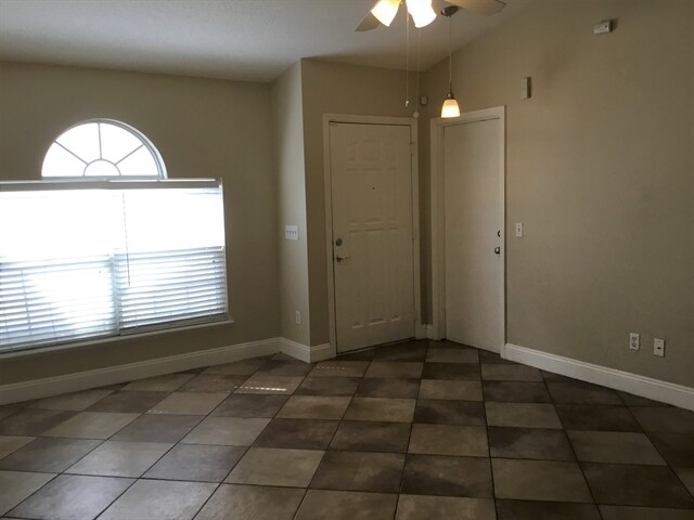 Foto del edificio - 10122 Richardson Ct