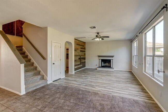 Building Photo - 914 Cedar Crest Dr