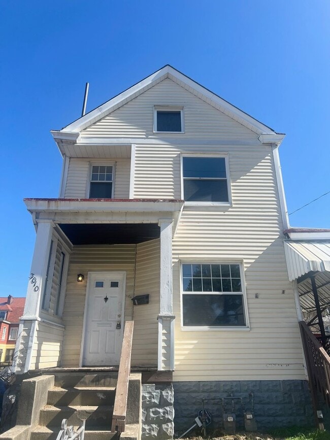 Building Photo - 3010 Zephyr Ave