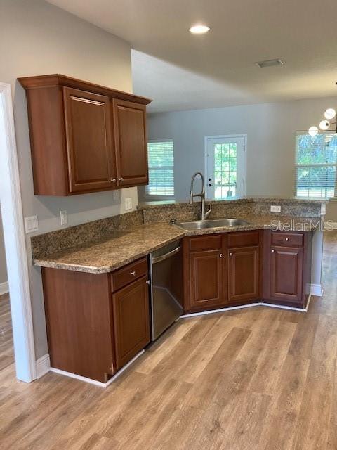 Building Photo - 7 Roxanne Pl