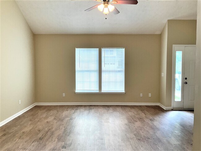 Building Photo - 2610 Garland Way