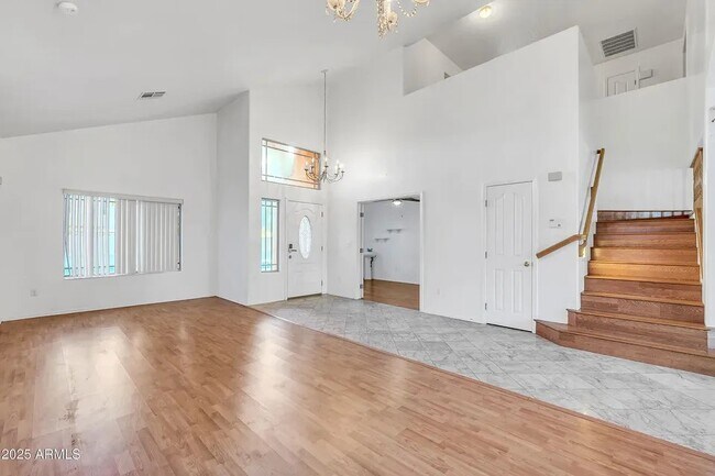 Foto del edificio - 1342 N McKenna Ln