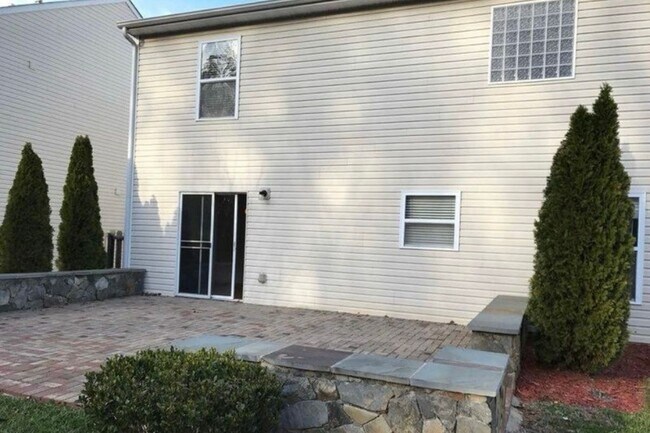 Building Photo - 8740 Chalkstone Rd