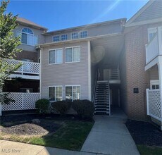 Building Photo - 320 Village Pointe Dr