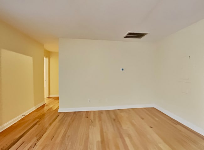 Building Photo - 1041 Emerson Ave SE