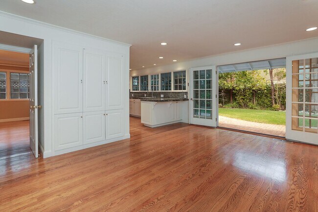 Foto del edificio - Expansive 6 Bed, 3.5 Bath Executive Home i...