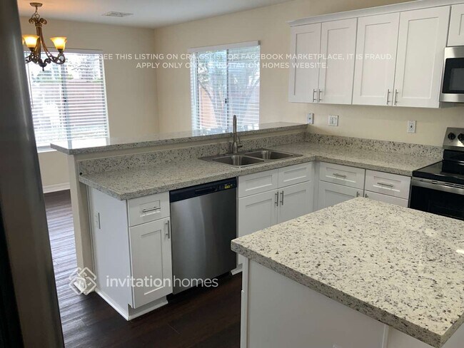 Building Photo - 6887 W Via Del Sol Dr