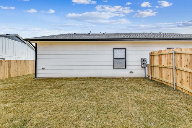 Foto del edificio - 3 Bedroom 2 Bath Duplex - Haysville Schools