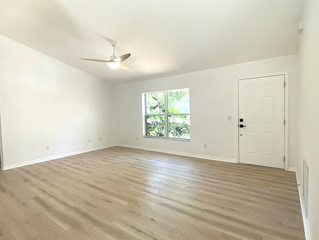 Building Photo - Beautifully Remodeled New Smyrna Beach Home!