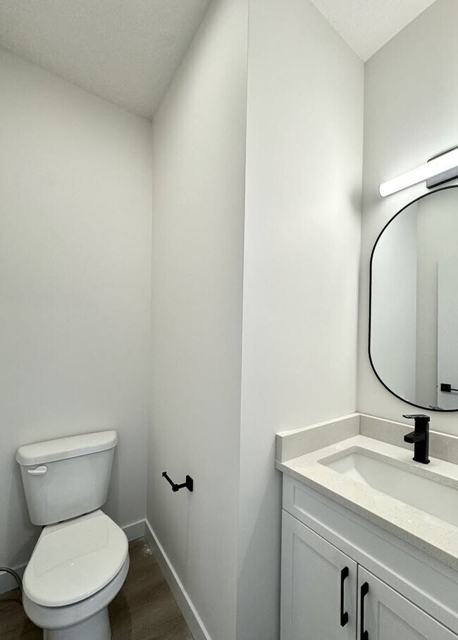 Photo du bâtiment - 11315 110a Ave NW