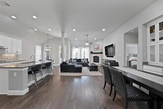 Building Photo - 709 Field Crossing