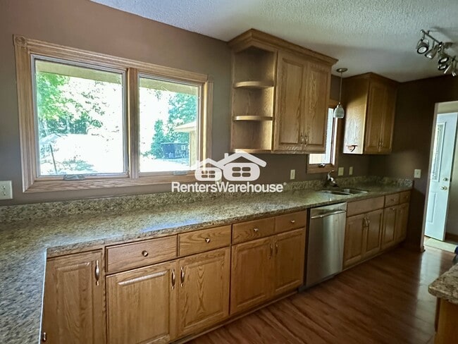 Building Photo - 4933 Crestview Rd