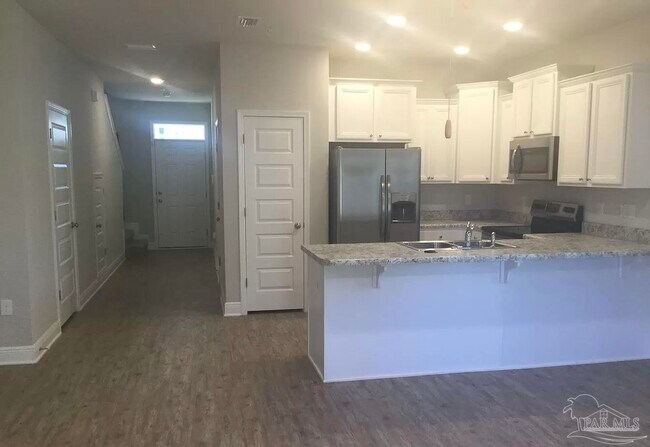 Building Photo - 6091 Royal Port Ct