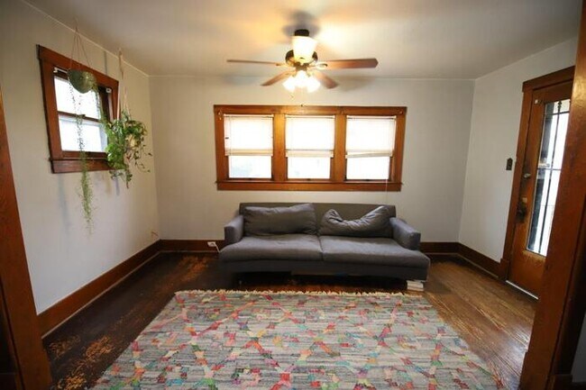 Building Photo - 3BD/2BA Single Family Home