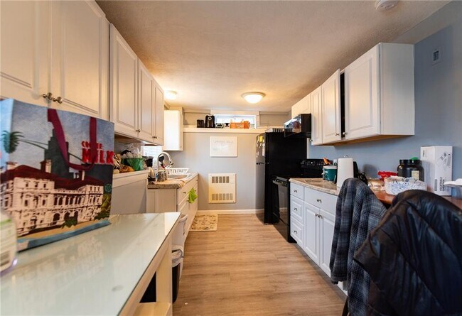 Building Photo - 40 Hemlock Ave