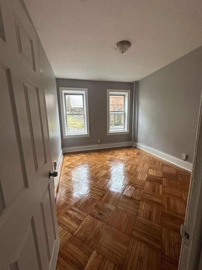 Foto del edificio - 127 Carlton Ave