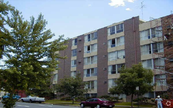 Foto del edificio - Emerson Court Condos