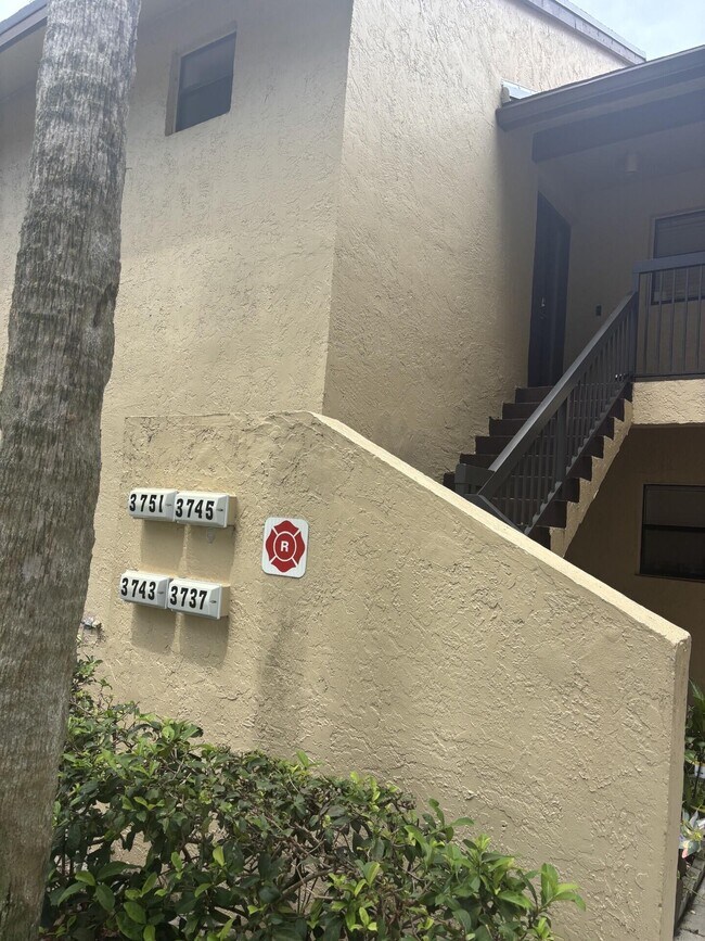 Foto del edificio - 3751 Cocoplum Cir