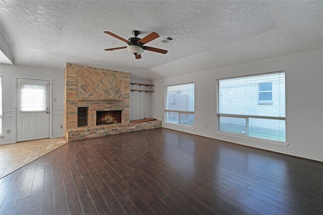 Foto del edificio - 21738 Dovington Ct