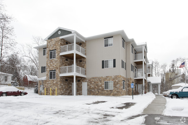 Building Photo - Golden Bridge Manor