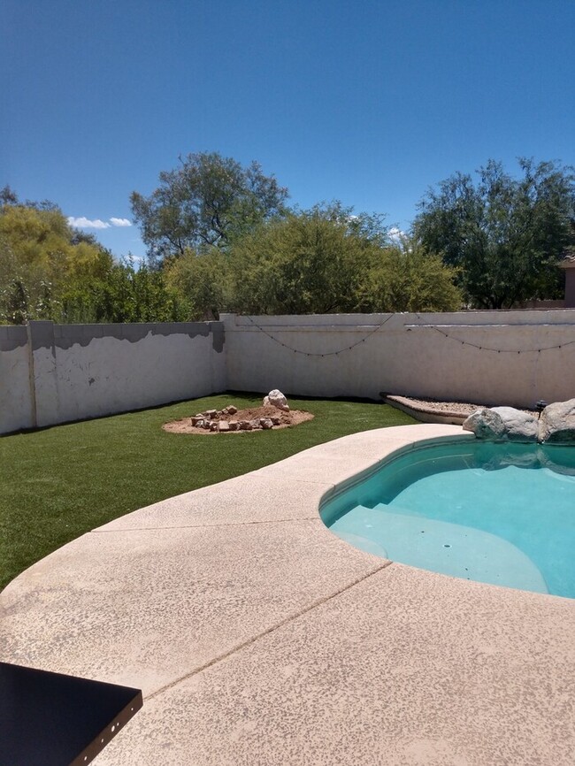 Foto del edificio - Rancho Sahuarita 4 Bedroom with a POOL!!