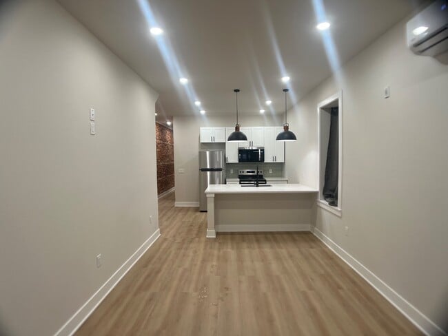 Photo - 121 W Sharpnack St Apartment