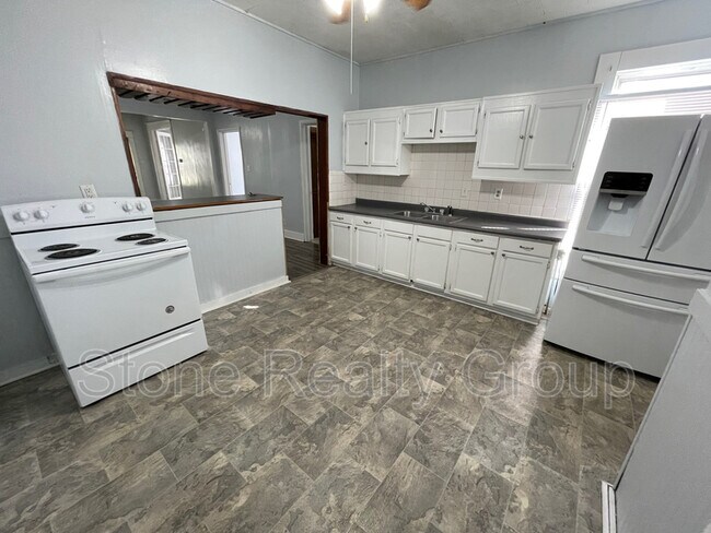 Building Photo - 519 S 15th St