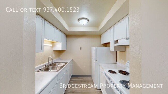 Building Photo - Updated lower level 1 bedroom, 1 bath unit...