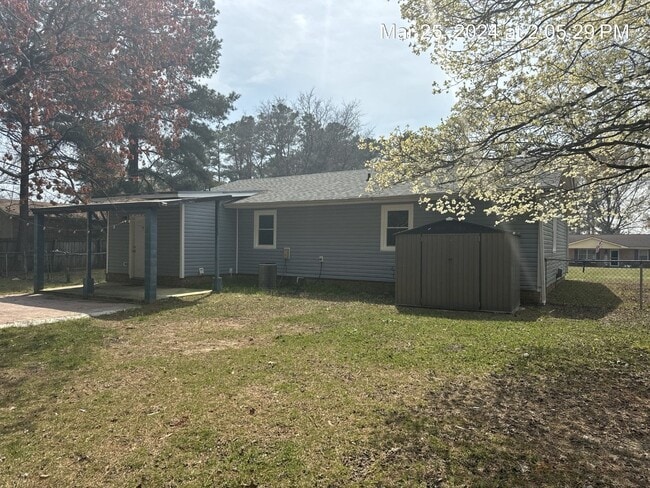 Foto del edificio - 3516 Torbay Dr