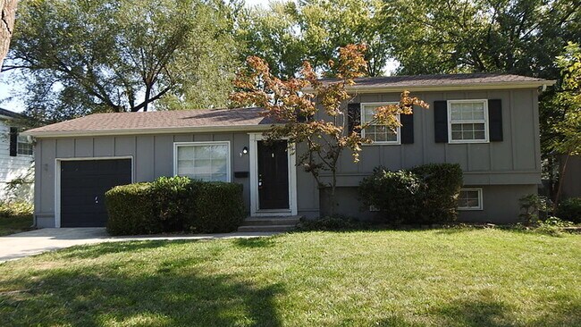 Foto del edificio - 4bed 2 bath in Overland Park off 95th & Lo...