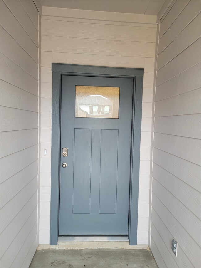 Building Photo - 4947 Oakwood Dr