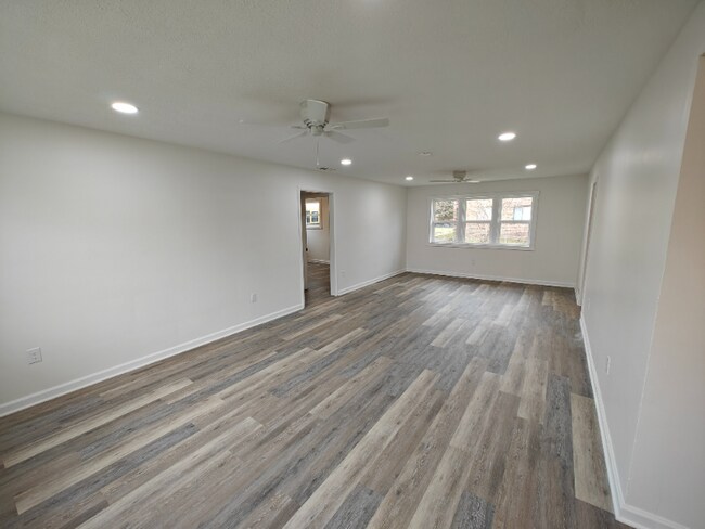 Foto del edificio - 214 W North St