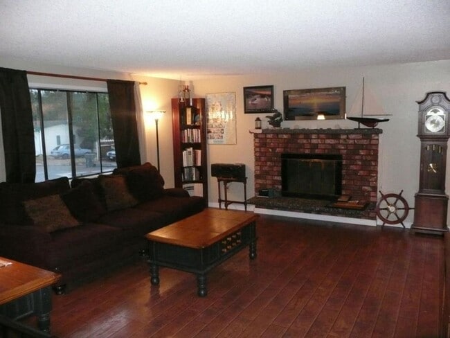 Building Photo - Fairway Forest Home (APP#76)