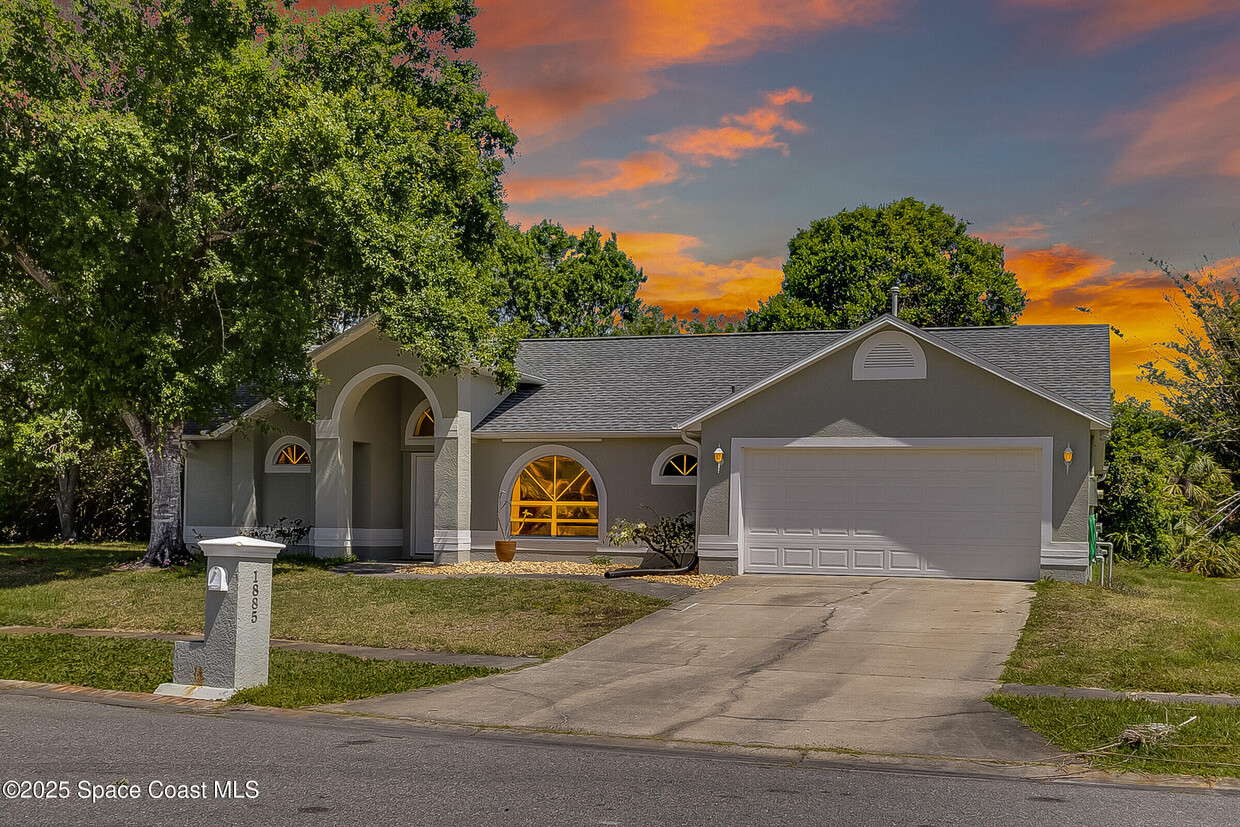 Foto principal - 1885 Fox Bay Dr