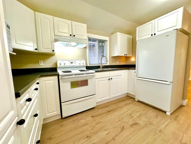 Photo du bâtiment - 1529 Windermere Rd