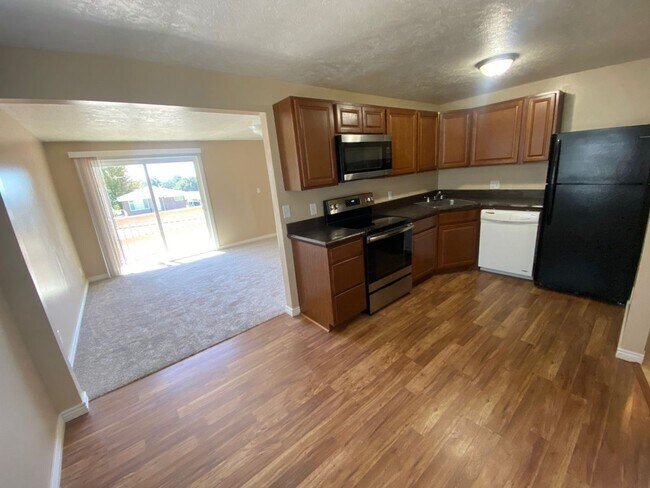 Building Photo - Spacious 2-Bedroom Home in Roy! $350 Off o...