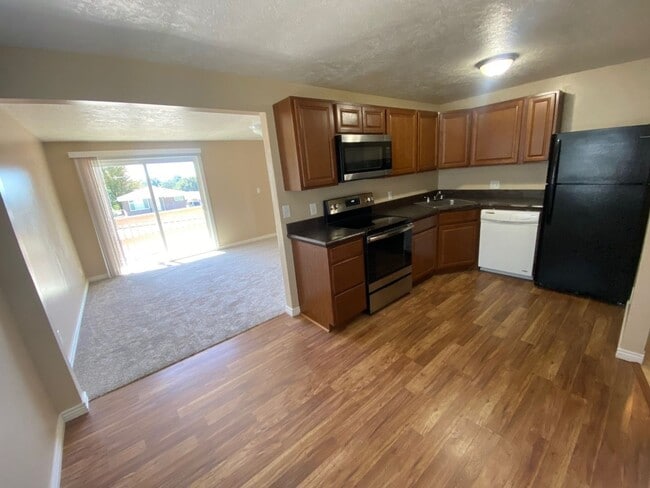 Foto del edificio - Spacious 2-Bedroom Home in Roy! $350 Off o...