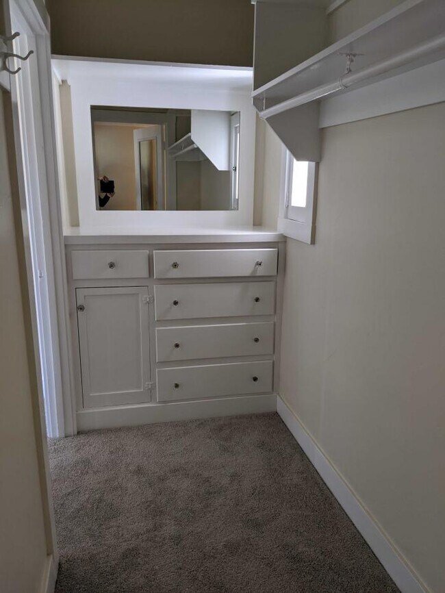 Building Photo - bedroom in San Francisco CA 94114