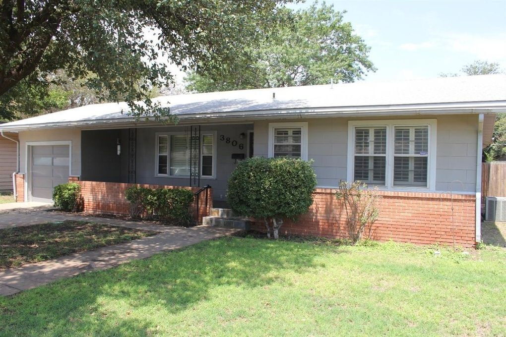 Primary Photo - Your Oasis Awaits! Charming 3 Bed, 2 Bath ...