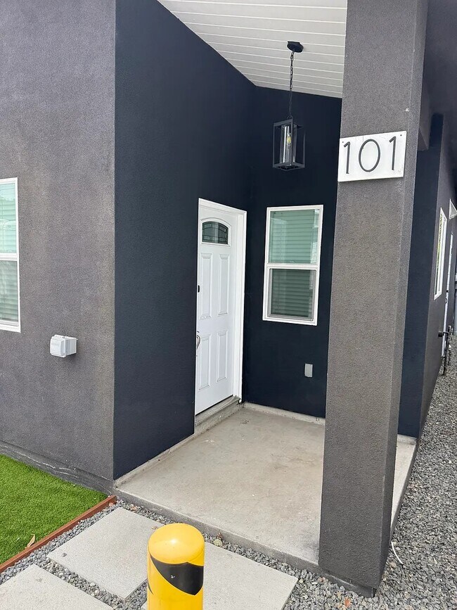 Foto del edificio - 1014 Cypress Ave