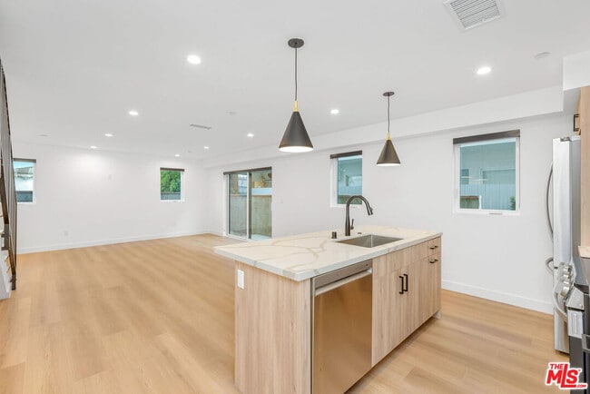 Building Photo - 12702 Pacific Ave