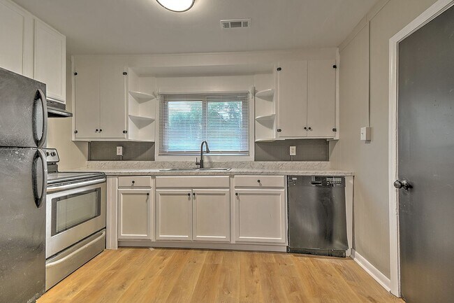 Foto del edificio - 1712 Oaklawn St