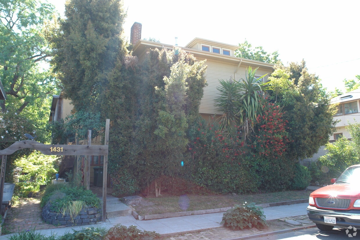 Building Photo - 1433 Spruce