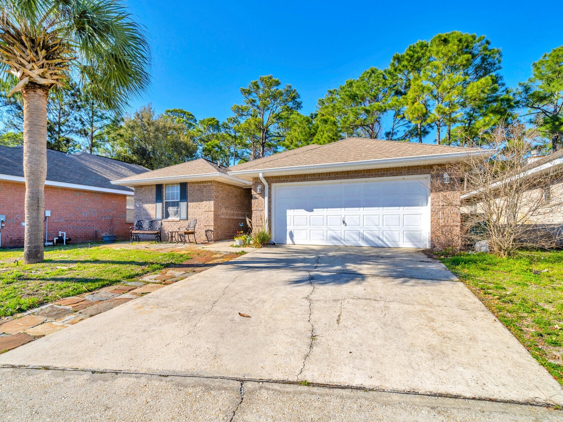 Primary Photo - 703 Marsh Harbor Dr