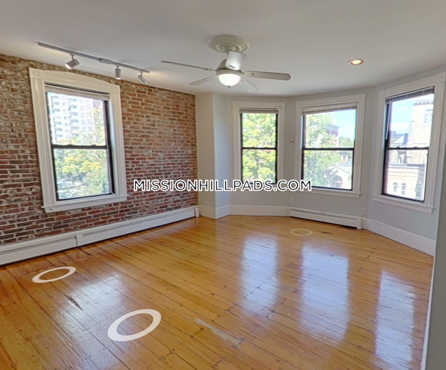 Building Photo - 1538 Tremont St