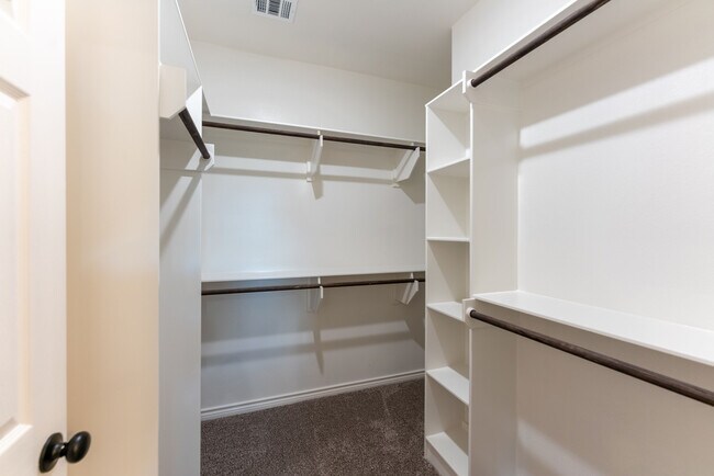 Building Photo - 6922 Leonard Rd