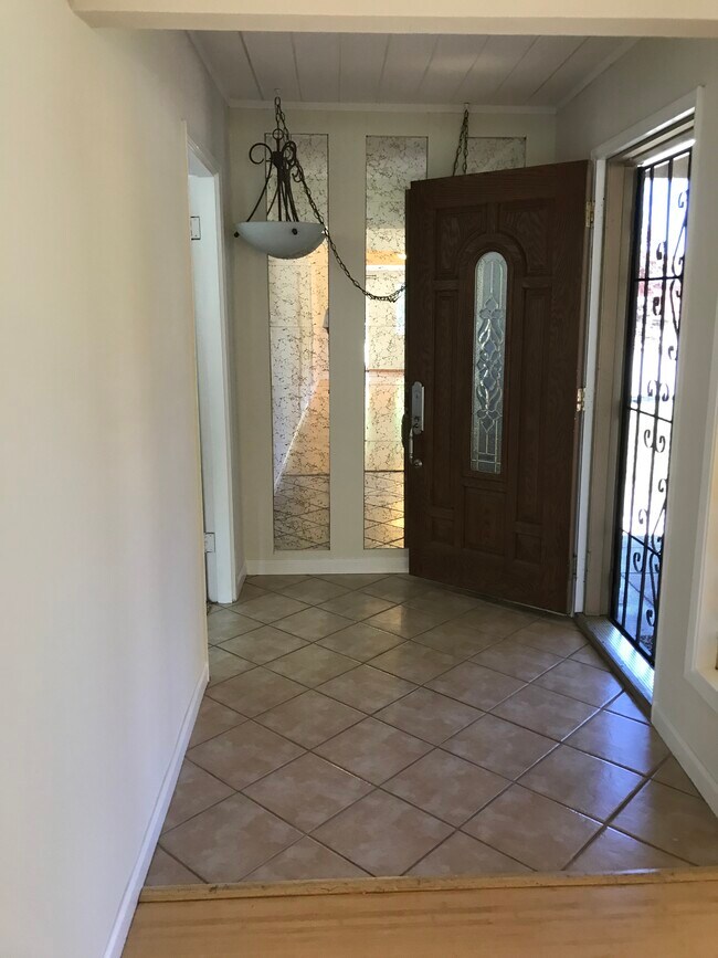 Foto del edificio - 10322 Glencoe Dr
