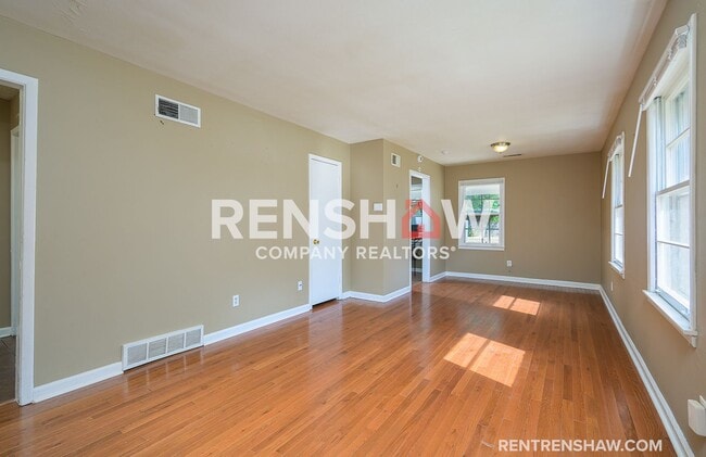 Building Photo - Gorgeous Corner Property - Colonial Acres ...